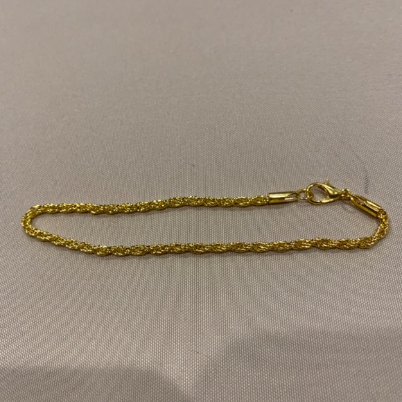 Goldtone 4” L Thin Rope Chain Bracelet (in Closed Position) New - Picture 3 of 3